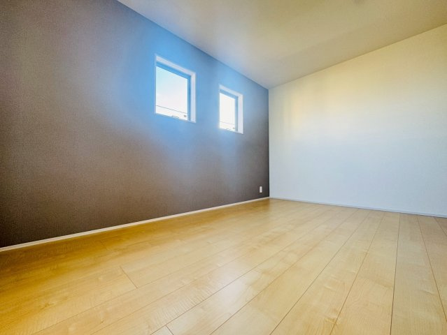 ■■うるま市与那城屋慶名－1号棟（全3棟）の洋室|落ち着いた色調の洋室です