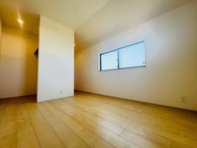 ■■うるま市与那城屋慶名－1号棟（全3棟）の洋室|広々とした洋室です