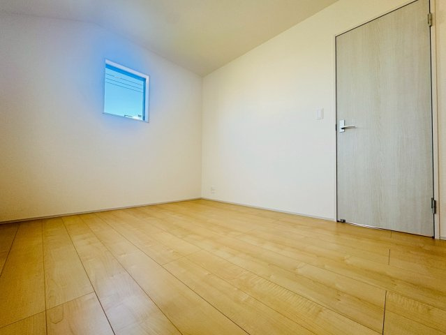 ■■うるま市与那城屋慶名－1号棟（全3棟）の洋室|コンパクトで使いやすい洋室です