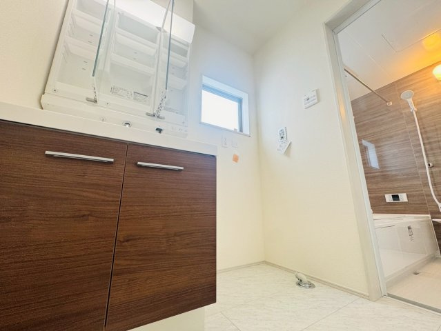 ■■うるま市与那城屋慶名－1号棟（全3棟）の独立洗面台|独立洗面化粧台付き