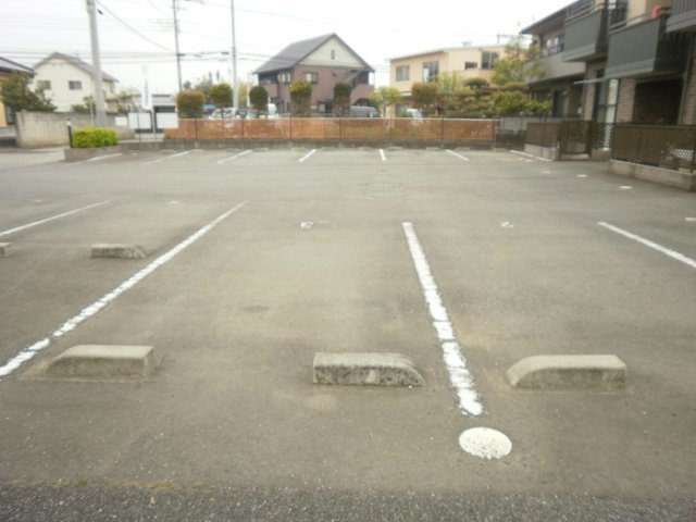 メゾン・クレール　Bの駐車場