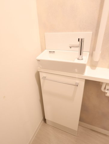 アルファステイツ天神町の独立洗面台|トイレの手洗い