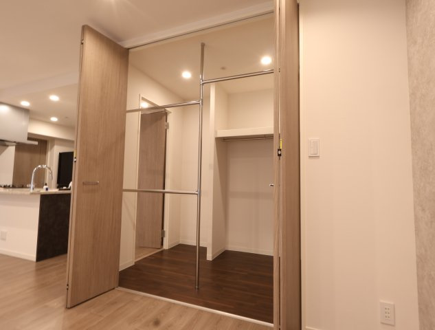 アルファステイツ天神町のキッチン|カウンターキッチンなので小さなお子様がいるご家庭でもお子様を見守りながらお料理ができます。