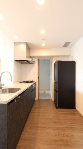 アルファステイツ天神町のキッチン|カウンターキッチンなので小さなお子様がいるご家庭でもお子様を見守りながらお料理ができます。