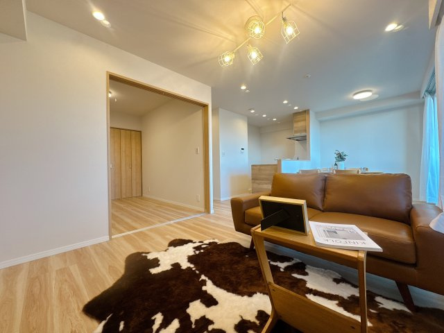 【居間・リビング】 | パルテノン二日市レジデンシャルヒルズ☆仲介手数料無料☆