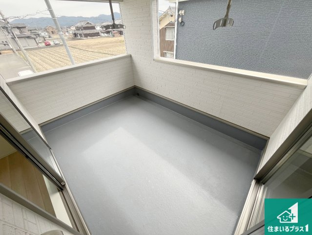 姫路市香寺町広瀬　第1期　新築一戸建てのバルコニー|ワイドバルコニーは洗濯物を干すスペースが広いのでご家族が多くても安心！