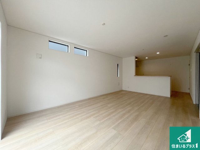 姫路市香寺町広瀬　第1期　新築一戸建ての居間・リビング|子供を見守りながらお料理が出来るため家族のコミュニケーションか増えます♪スペースが広く確保されている為お子様が大きくなったときは一緒に料理を楽しめます♪