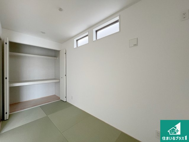 姫路市香寺町広瀬　第1期　新築一戸建ての和室|一室あると便利な和室は客間としてだけでなく、小さなお子様のプレイルームや食後のくつろぎスペースとしてもご利用いただけます。収納もついていますので大活躍間違いなし！