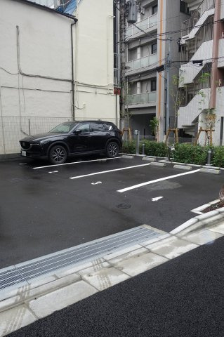 グランエール西日暮里の駐車場
