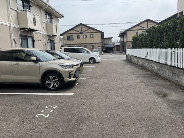 セジュール桜町の駐車場