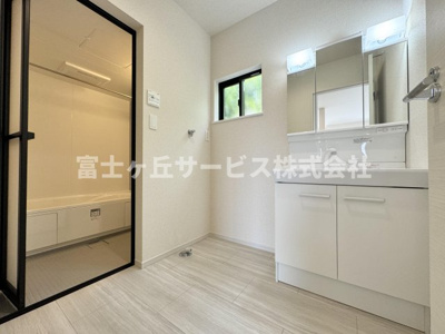 【脱衣所】 | 静岡市駿河区下川原6丁目 13期 新築一戸建て 1号棟 | 脱衣場です