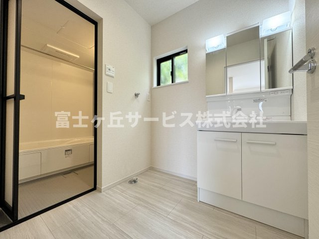 【脱衣所】 | 静岡市駿河区下川原6丁目 13期 新築一戸建て 1号棟 | 脱衣場です