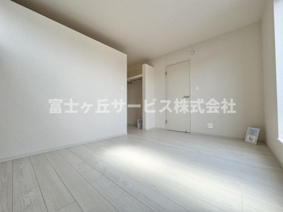 【寝室】 | 静岡市駿河区下川原6丁目 13期 新築一戸建て 1号棟 | 落ち着いて過ごせる寝室です