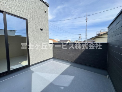 【バルコニー】 | 静岡市駿河区下川原6丁目 13期 新築一戸建て 1号棟 | 陽当たり良好なバルコニーです