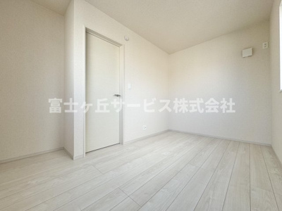 【子供部屋】 | 静岡市駿河区下川原6丁目 13期 新築一戸建て 1号棟 | 子供部屋としても使える洋室です