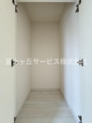 【収納】 | 静岡市駿河区下川原6丁目 13期 新築一戸建て 1号棟 | 2Fホールにある収納です
