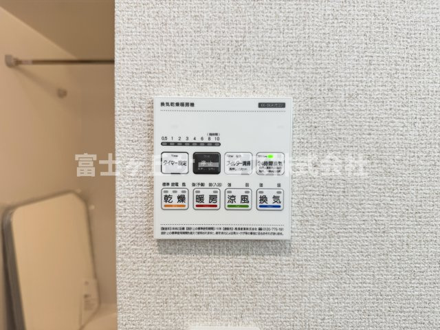 【冷暖房・空調設備】 | 静岡市駿河区下川原6丁目 13期 新築一戸建て 1号棟 | 浴室乾燥暖房機がついています