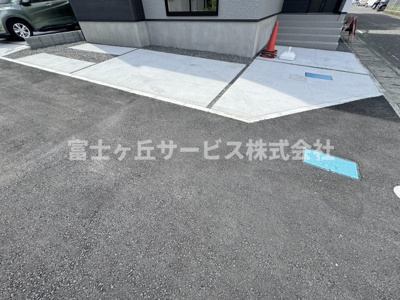 【駐車場】 | 静岡市駿河区下川原6丁目 13期 新築一戸建て 1号棟 | 車種により2台駐車可能です
