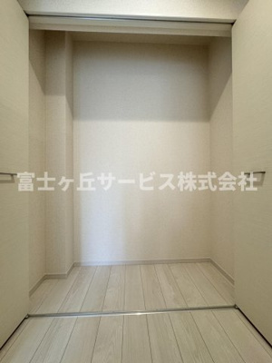 【収納】 | 静岡市駿河区下川原6丁目 13期 新築一戸建て 1号棟 | 玄関にあるシューズクロークです