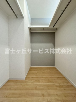 【収納】 | 静岡市駿河区下川原6丁目 13期 新築一戸建て 3号棟 | 収納豊富なウォークインクローゼット