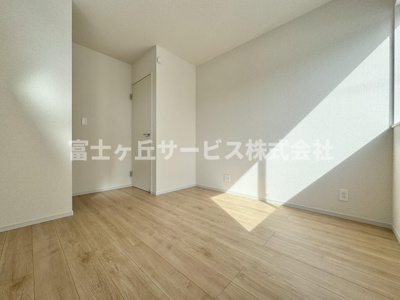【子供部屋】 | 静岡市駿河区下川原6丁目 13期 新築一戸建て 3号棟 | 子供部屋としても使える洋室です