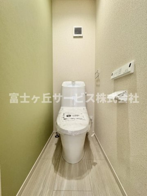 【トイレ】 | 静岡市駿河区下川原6丁目 13期 新築一戸建て 3号棟 | 1Fトイレです
2Fにも同タイプのトイレがあります