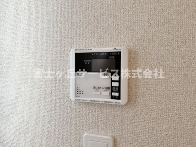 【発電・温水設備】 | 静岡市駿河区下川原6丁目 13期 新築一戸建て 3号棟 | リビングからも操作ができて便利です