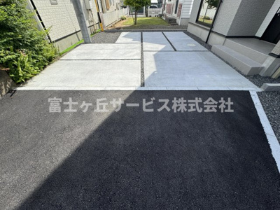 【駐車場】 | 静岡市駿河区下川原6丁目 13期 新築一戸建て 3号棟 | 車種により2台駐車可能です