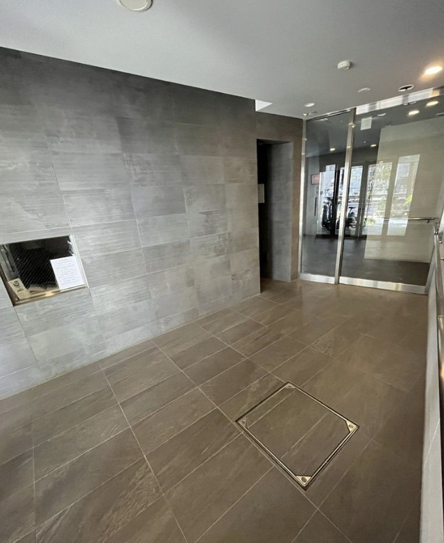 AZEST大山東のロビー