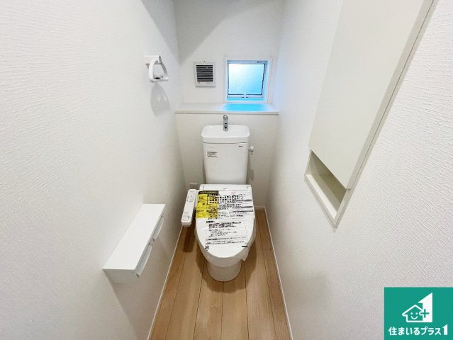 姫路市広畑区西蒲田　第17期　新築一戸建てのトイレ|1・2階の2ヶ所にあるので、朝の忙しい時間の順番待ちもなく、深夜の利用にも大変便利です。