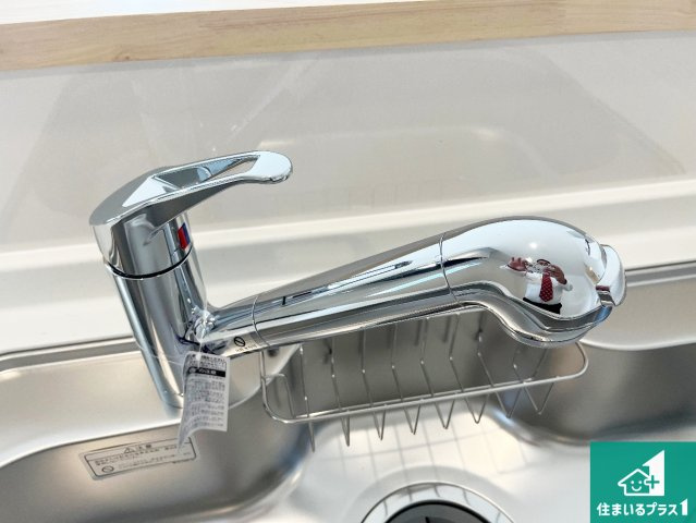 姫路市広畑区西蒲田　第17期　新築一戸建ての設備|浄水器を内蔵！炊飯時、お茶を作る時に安心してお水を使えます！お湯と冷水、浄水と原水、シャワーの切替えもワンタッチです！