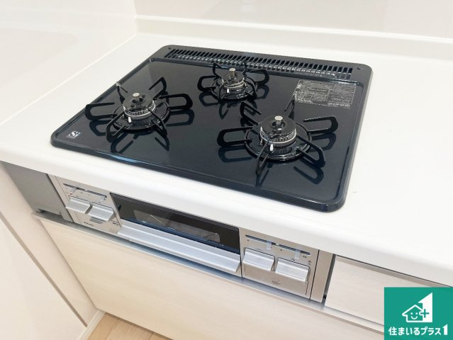 姫路市広畑区西蒲田　第17期　新築一戸建ての設備|ダブル高火力Ｓｉセンサー付きコンロ！３口あるので、まとめて料理をする時も大活躍！
