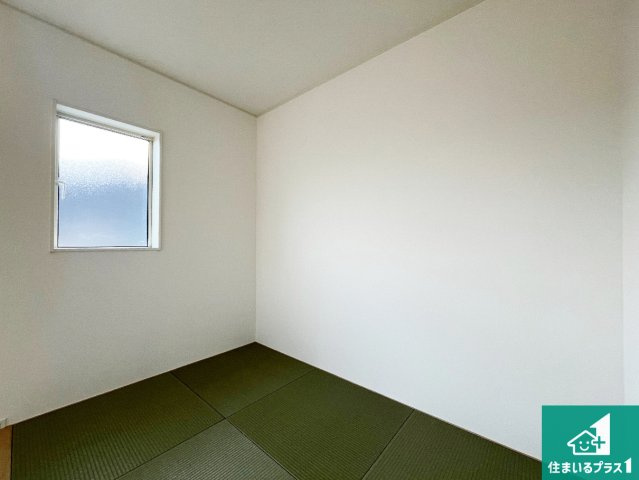 姫路市広畑区西蒲田　第17期　新築一戸建ての和室|一室あると便利な和室は客間としてだけでなく、小さなお子様のプレイルームや食後のくつろぎスペースとしてもご利用いただけます。収納もついていますので大活躍間違いなし！