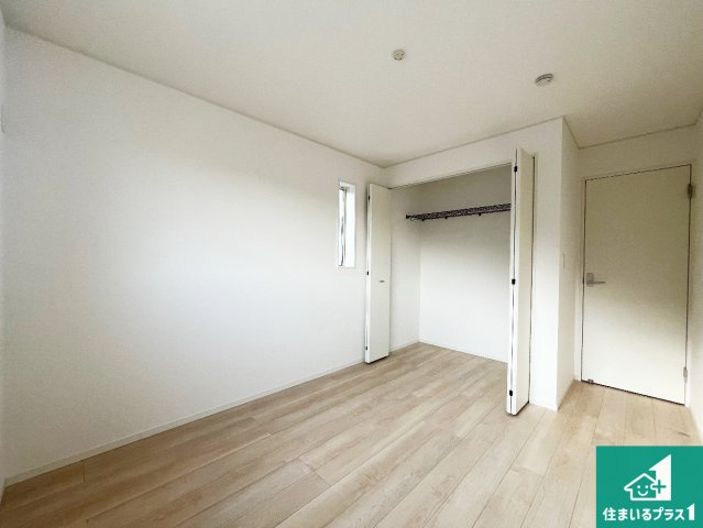 姫路市広畑区西蒲田　第17期　新築一戸建ての洋室|収納スペースが充実しているので子供の成長に合わせてたくさん収納ができます！家族構成に合わせた様々な活用ができる収納！