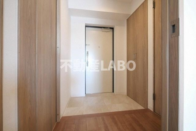 プレサンスNEO九条ディアシスの玄関