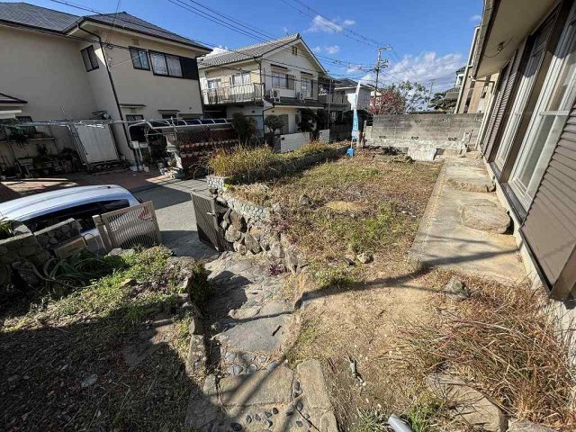 魚住町金ケ崎戸建の庭