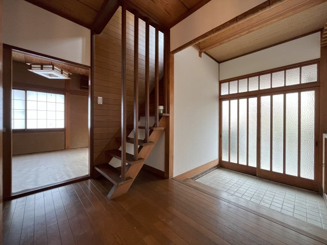 当新田 借家の玄関