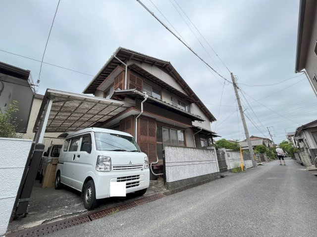 当新田 借家の駐車場