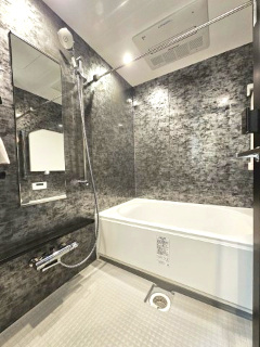 【浴室】 | ライオンズ南千住グランプレイス | 浴室乾燥機能はもちろん、フルオートバスで快適バスタイム、お手入れにも配慮したとるピカスリムカウンターやキレイドアの採用で、日々の疲れを癒す空間です