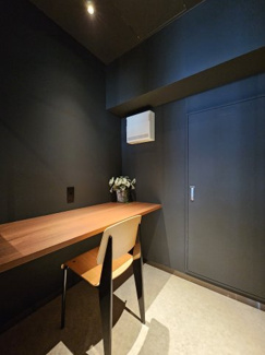 【その他共用部分】 | ライオンズ南千住グランプレイス | 11Fラウンジ2に併設する個室のワークスペース 事前予約は不要で利用可能です