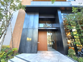  | ライオンズ南千住グランプレイス | 地域のメインストリート千住間道に面したマンションのメインエントランス　堂々とした佇まいは、住まう方のステータスを引き立てます