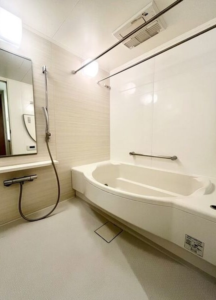 バンベール植田ヒルズ２号棟の浴室