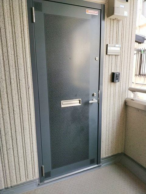 アーバン西早稲田のその他共用部分|★玄関ドアはＷロックです★