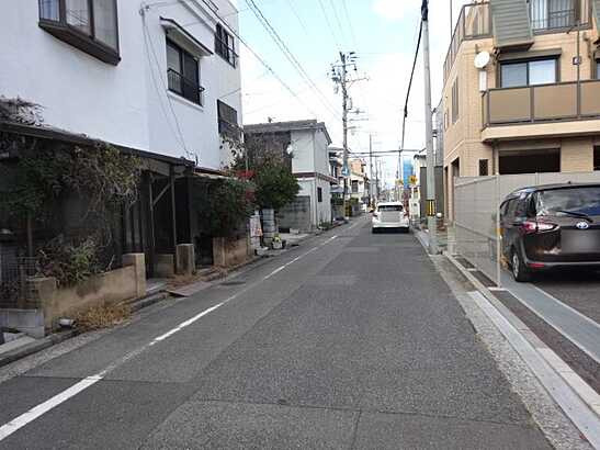 【前面道路含む現地写真】