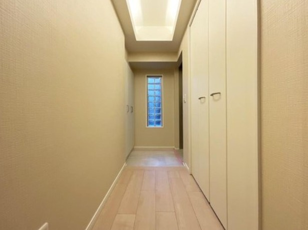 【玄関】 | コスモ小竹向原メユール | 帰り着くたびに洗練されたテイストの空間に迎えられ誇りと喜びを感じる玄関まわりです。