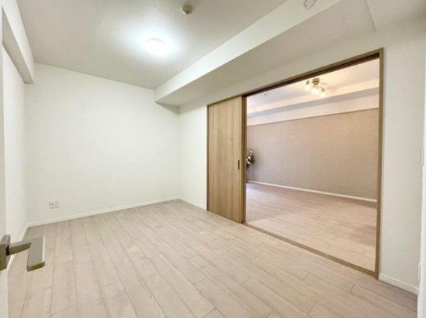 【洋室】 | コスモ小竹向原メユール | お子様のお昼寝部屋としても活躍できそうなお部屋です。