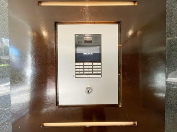 【その他共用部分】 | コスモ小竹向原メユール | オートロックがついていますので、セキュリティ面でも安心です。