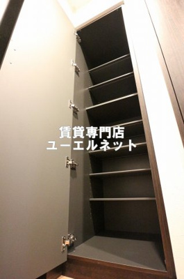 【設備】 | プレジオ江坂SOUTH | 収納力たっぷりのシューズボックスで玄関すっきり！