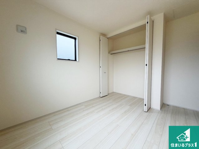 洲本市上物部　第3期　新築一戸建ての洋室|シンプルな洋室は、自分好みのインテリアが楽しめます♪ご家族とインテリアや家具を選びに行くのは新築購入時の醍醐味の一つです。ぜひお楽しみください♪
