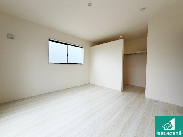 洲本市上物部　第3期　新築一戸建ての洋室|収納スペースが充実しているので子供の成長に合わせてたくさん収納ができます！家族構成に合わせた様々な活用ができる収納！